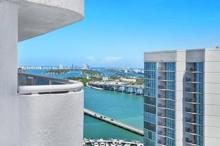 Dreamscape! Renovated and spacious 1 bedroom condo - Miami - 9
