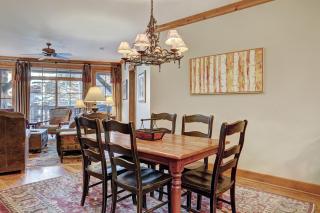 Luxurious 2 Bedroom Condo 50 Feet From The Slopes! condo - 4