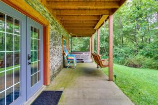 Rustic Cabin w/ Hot Tub - 7 Miles to Hocking Hills - 9