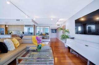 Wait N' Sea! Direct Water Views, Steps From Pool! - Miami - 3