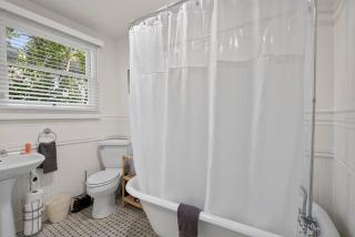 Hot Tub PRIME DWTN NAPA 3 bed 2 Bath - Napa - 2