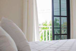 Stay At the Plaza - Benita - 2