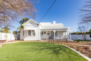 White House Swan Hill - 8