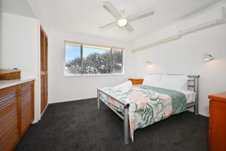 Bungalow on the Beach 4 B/R, 8 Guests, Aircon ZG2 - Buddina - 3