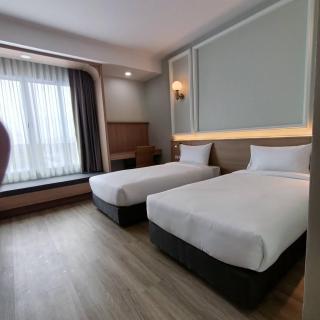 Mayflower Grande Suite Hotel - Phitsanulok - 2