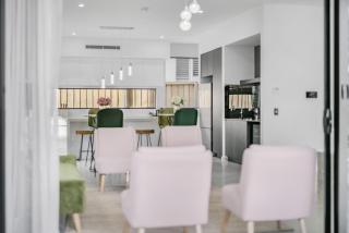 Luxurious Lakeside Oasis - Morisset East - 2