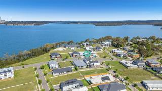 Luxurious Lakeside Oasis - Morisset East - 5