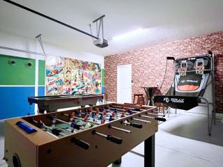 Eight-Bedroom House - 5