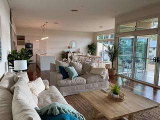 Large luxury house with stunning beach views - Mollymook - 1