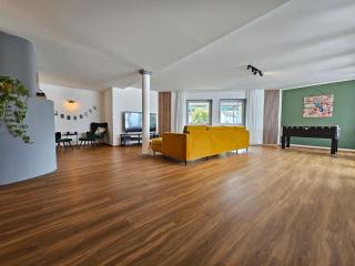 BIRDHOUSE - Big Living for 12 with two Terraces, BBQs, Kicker, Fitness - 2