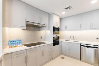 Newly Designed 3 beds w marina eye view - Dubai - 8