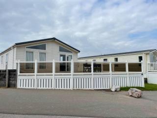2 Bedroom Lodge - Honeysuckle 95, Trecco Bay - Newton - 8