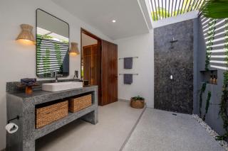 Elegant Living, Secure Swimming! 4BR Modern Villa - Uluwatu - 4