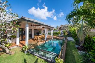 Elegant Living, Secure Swimming! 4BR Modern Villa - Uluwatu - 0