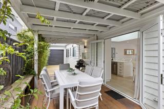 Hamptons Escape - Sleeps 9 - Torquay - 4