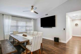 Cutting-edge & Cozy 4 Bed 2 Bath North Palm Beach - North Palm Beach - 5