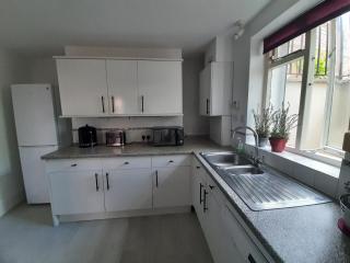 Wokingham - Central 2 beds home with parking - 6