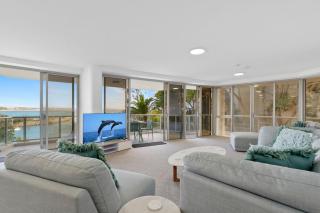 Oceanfront apartment on top of point Cartwright - Buddina - 6