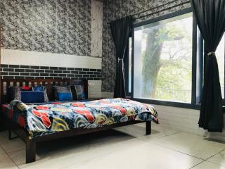 Flamingo Cottage - 1