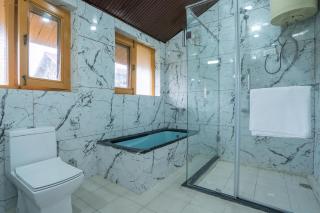 StayVista's Pinewood Villa - 4BHK with Pool Table & Pet Friendly - Srinagar - 4