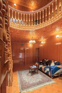 StayVista's Pinewood Villa - 4BHK with Pool Table & Pet Friendly - Srinagar - 8