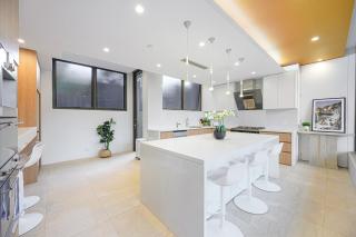 Putney Brand New Luxury House Pool & Waterview - 3