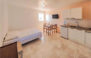 Gorgeous Apartment In Loupian - Loupian - 9