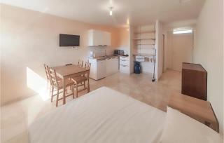 Gorgeous Apartment In Loupian - Loupian - 8