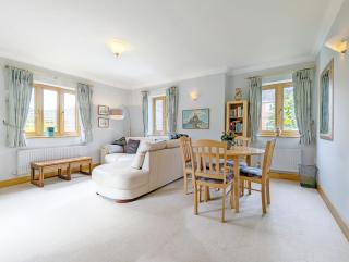 Wisteria Way, Tangmere - 9