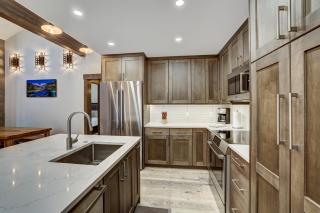 Fully Renovated 2 Bedroom in Arrowhead Village! condo - 1