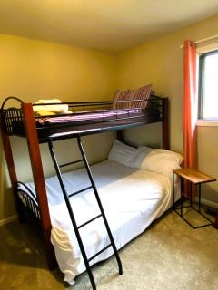 Spanish Style 3-bedroom Home with Hot Tub - 3