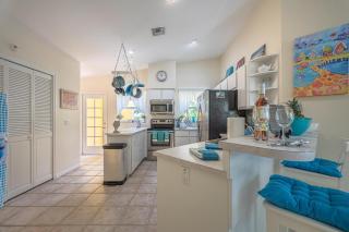 Heated pool, Waterfront- Villa Royal Palms Garden- Roelens Vacations - Cape Coral - 1