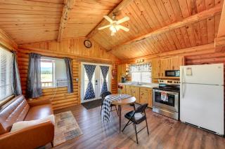 Cozy Farm Cabin - 9 Mi to Trout Creek! - Trout Creek - 4