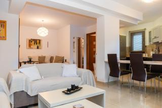 lila's city house with parking - 2