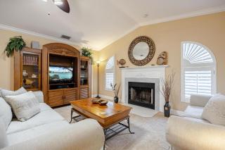 Heated Pool, Canal Views, Gulf Access, Sleeps 8 - Villa Santa Rosa - Cape Coral - 5