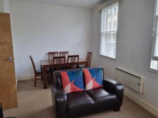 Stunning 2 Bed/2 Bath Flat in Waterloo, London - 8