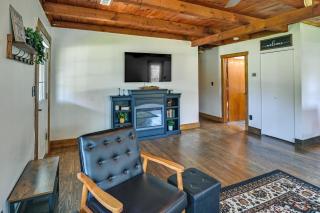 Secluded Campton Cabin with Views and Cozy Fireplace! - Campton - 5