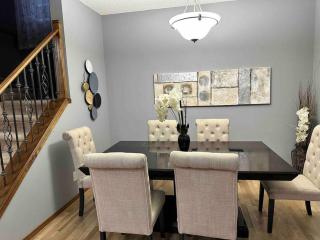 Spacious, 2-story Family-Friendly home - Calgary - 0