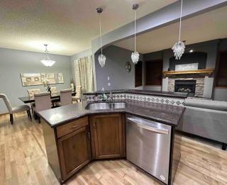 Spacious, 2-story Family-Friendly home - Calgary - 8