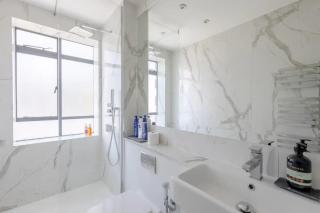 Sleek & Stylish 1BD Flat w balcony - Kings Road - Londra - 6