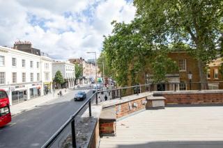 Sleek & Stylish 1BD Flat w balcony - Kings Road - Londra - 7