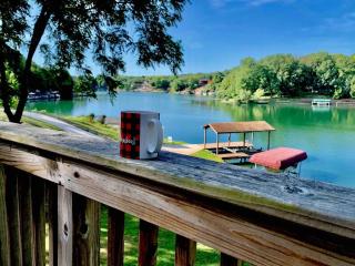 Lake House with private beach - - 0