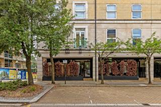 MK CITY CENTRE, THE DIAMOND SUITE, FREE Parking Space, PREMIUM SPACIOUS Apartment with FOOSBALL TABLE - 3