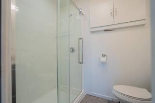 Lakefront cheerful 2 bedroom cottage house - 3