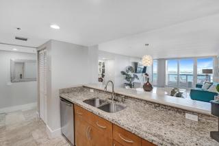 The Audrey! Penthouse With Direct Water Views! - Miami - 1