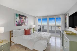 The Audrey! Penthouse With Direct Water Views! - Miami - 7