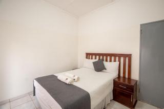 Wood Road Guest Lodge - 1