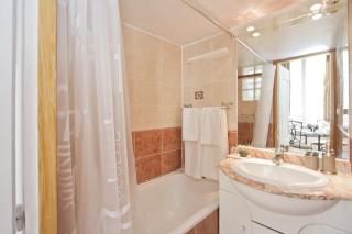 Authentic Apartment Marais - Paris - 4