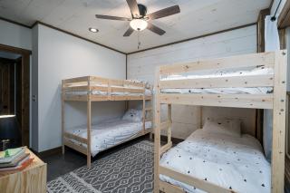 Peaceful Luxury Cabin, hot tub, games, 3 fireplaces - Blue Ridge - 5