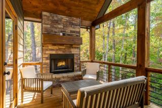 Peaceful Luxury Cabin, hot tub, games, 3 fireplaces - Blue Ridge - 9